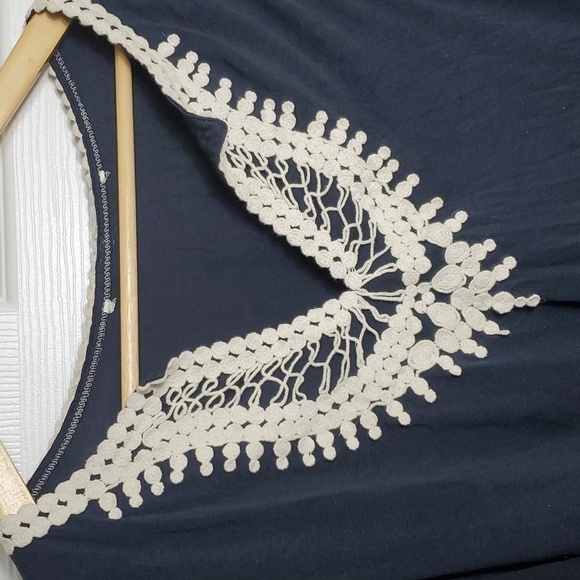 Embroidered Detail Tank Top - Picture 2 of 8